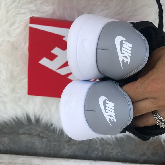 NIKE AUTHENTIC size 7y or women’s sz 8.5 New - Picture 7 of 8